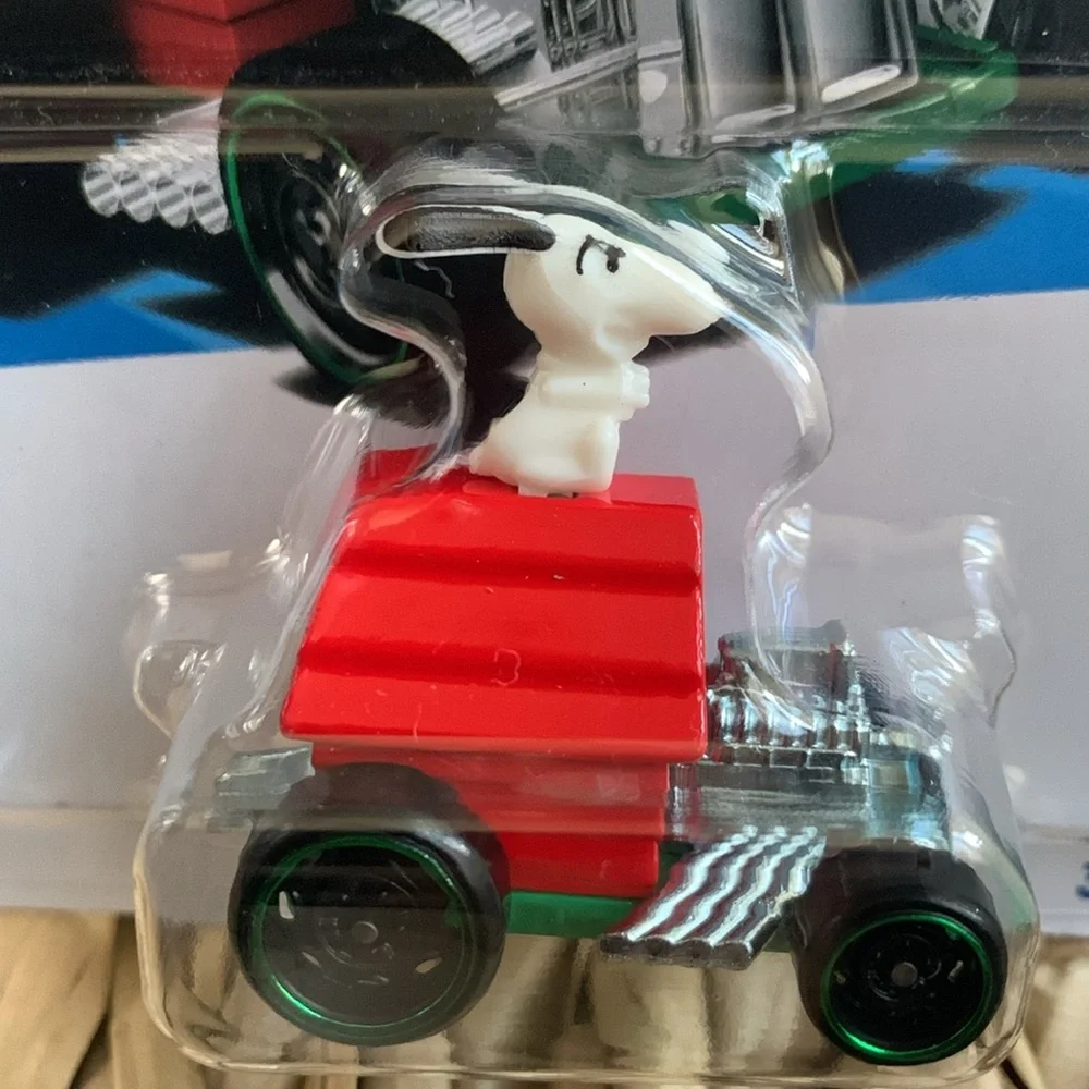 Peanuts Snoopy Dog House Hot Wheels Hotwheels Mattel 75 Year Anniversary Car New